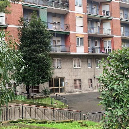 מילאנו Metro Famagosta - Luminoso Appartamento Con Balcone Free Wifi & Parking מראה חיצוני תמונה