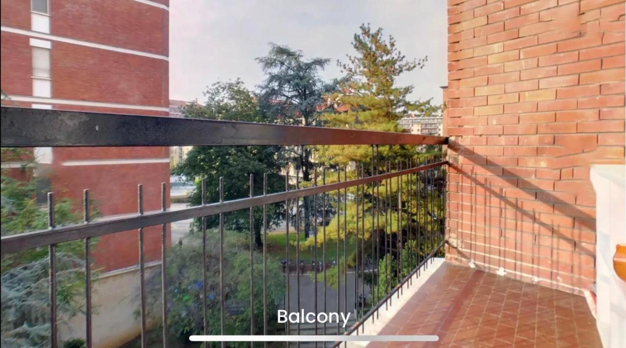 מילאנו Metro Famagosta - Luminoso Appartamento Con Balcone Free Wifi & Parking מראה חיצוני תמונה